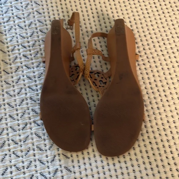 Tory Burch Tan Sandals with Signature Medallion - Picture 6 of 6